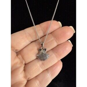 EDCO Mini Sea Shell Shaped Pendant Necklace Silvertone Beach Ocean